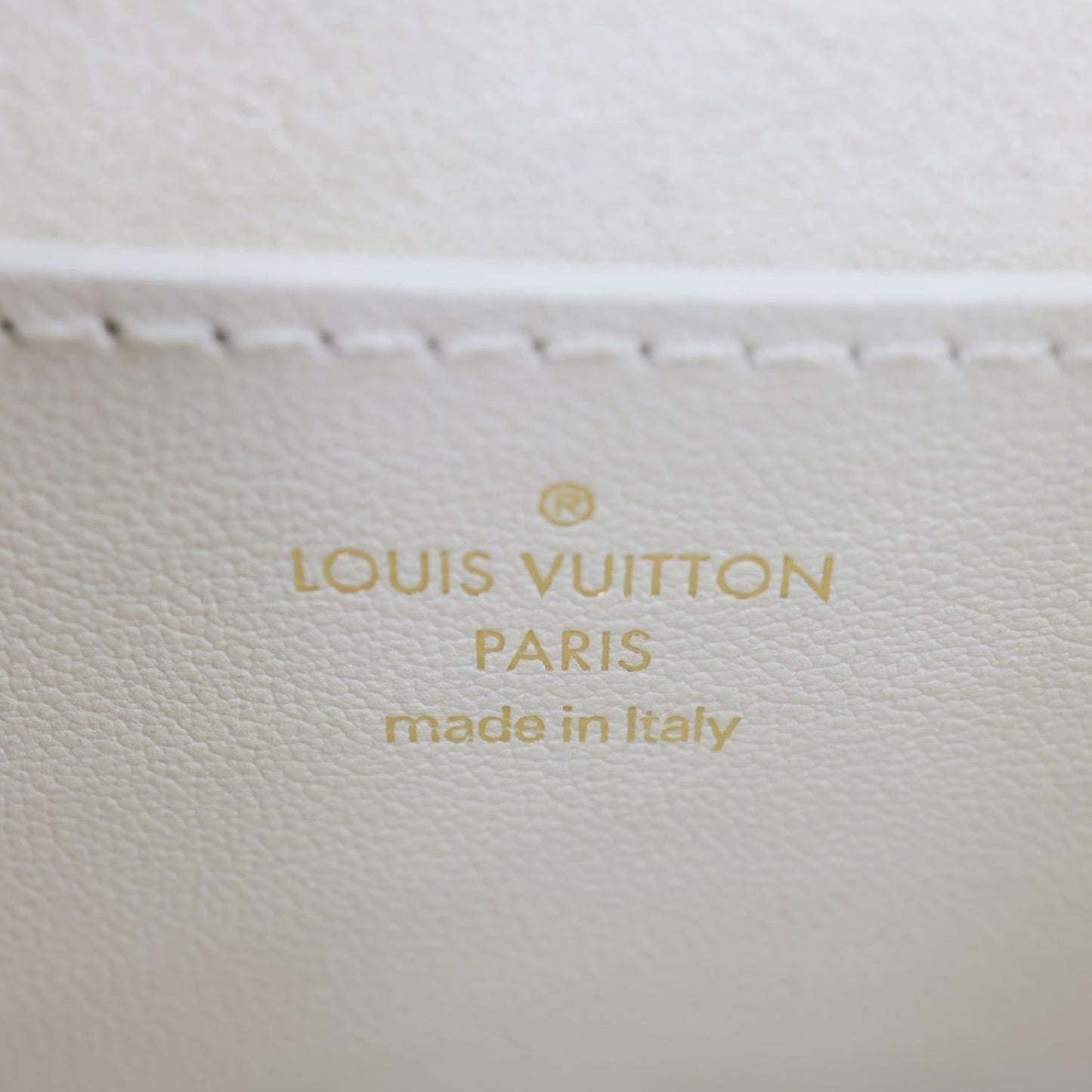 LOUIS VUITTON New Wave Multi Pochette Leather Chain Shoulder Bag White