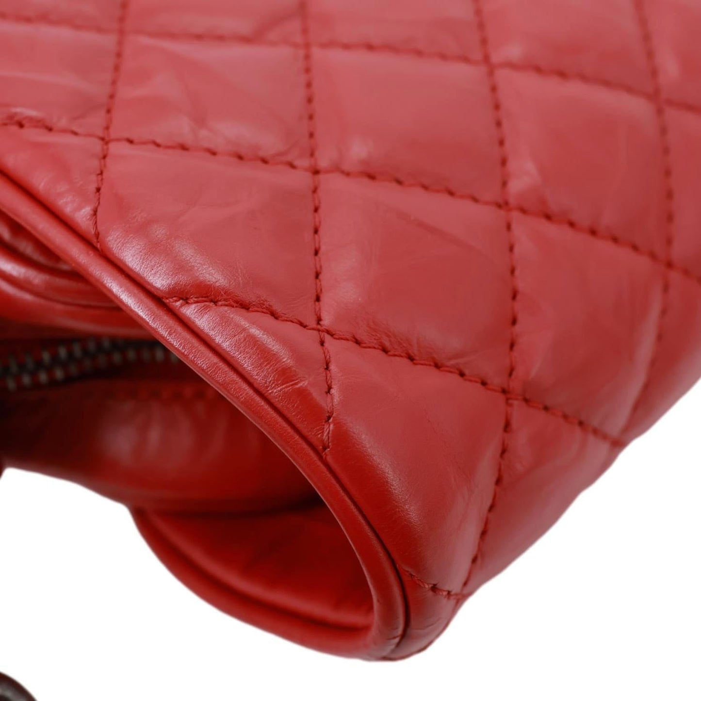 CHANEL Casual Rock Airlines Flap Quilted Crumpled Calfskin Leather Shoulder Bag Red