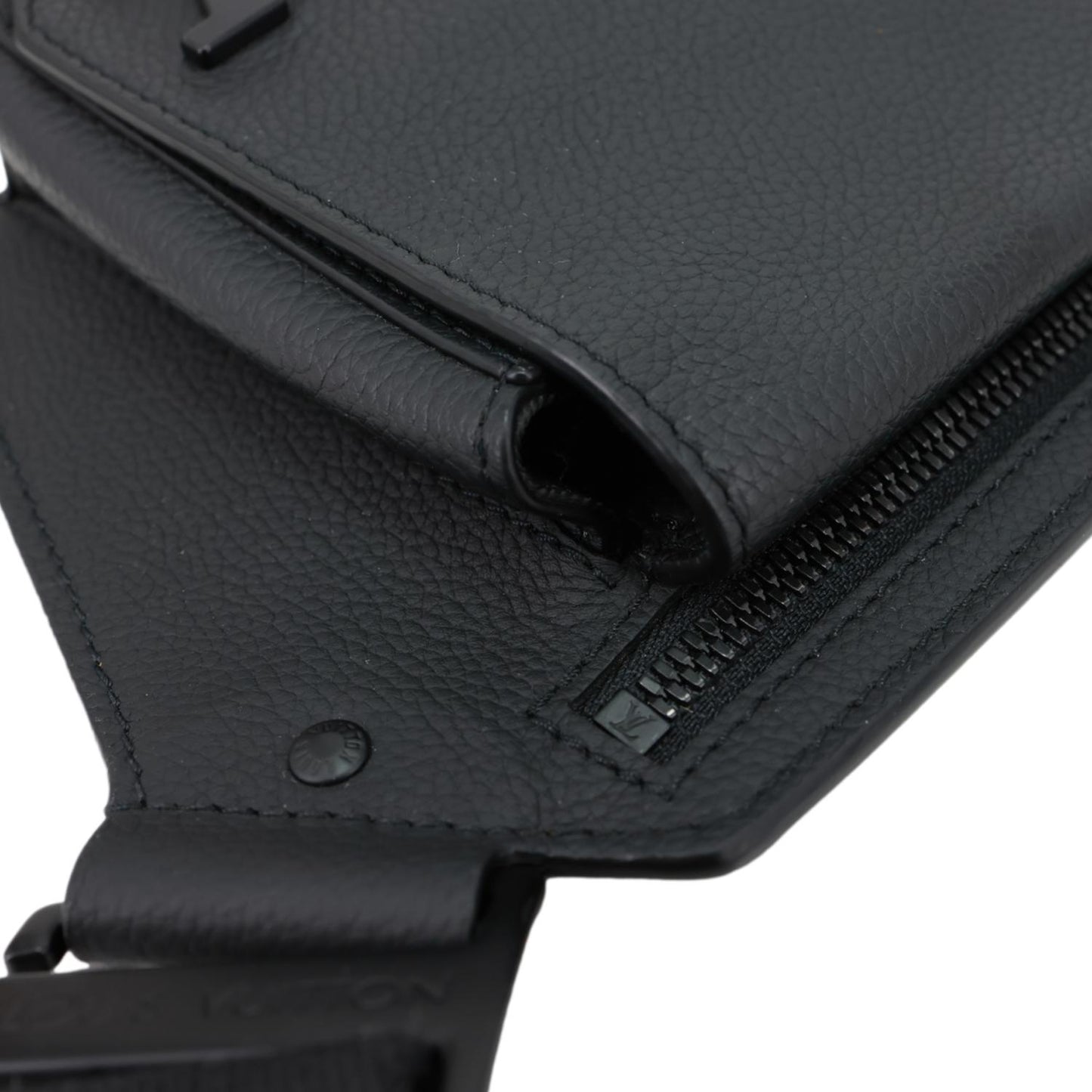 LOUIS VUITTON Aerogram Takeoff Sling Leather Crossbody Bag Black