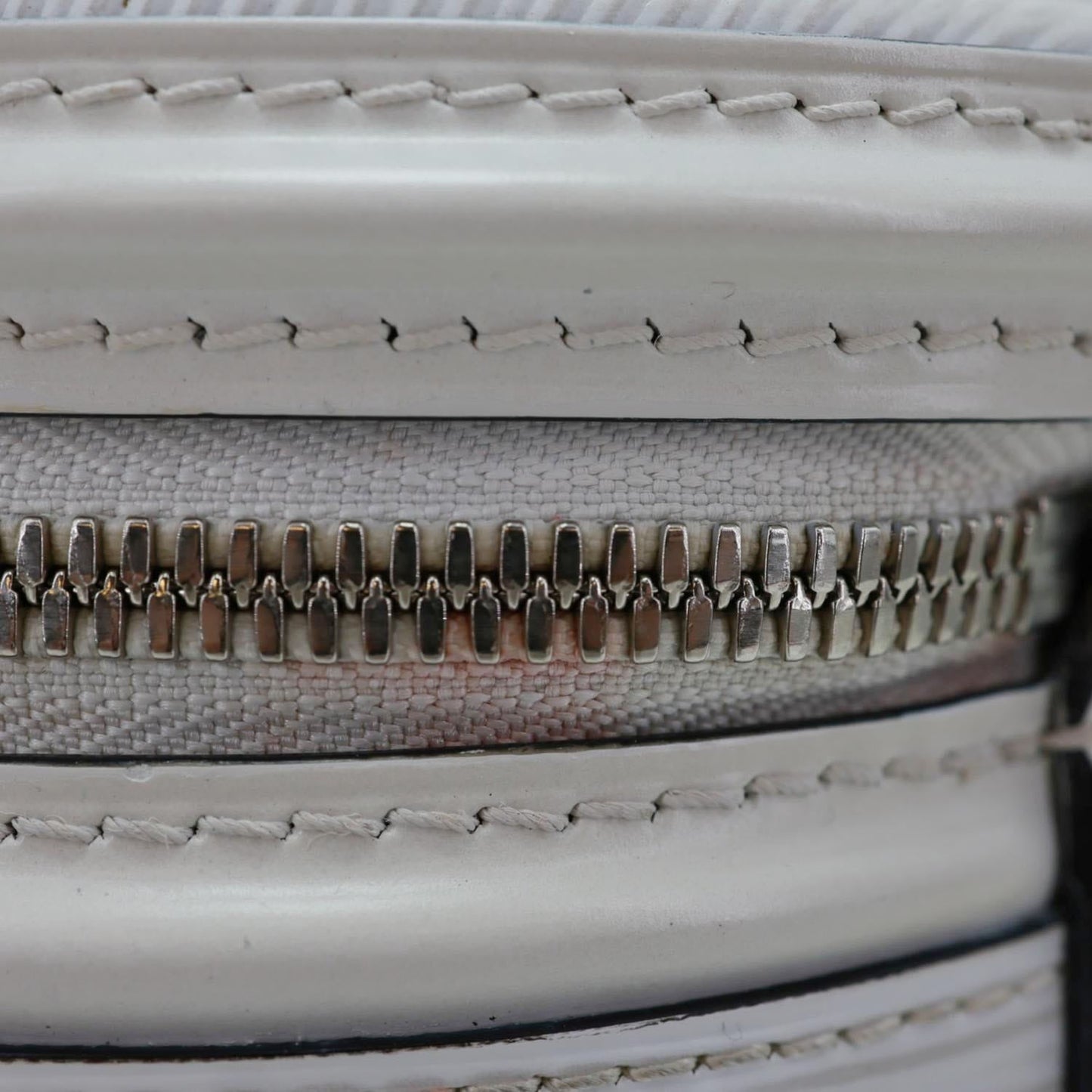 LOUIS VUITTON Cannes Epi Leather Vanity Bag White