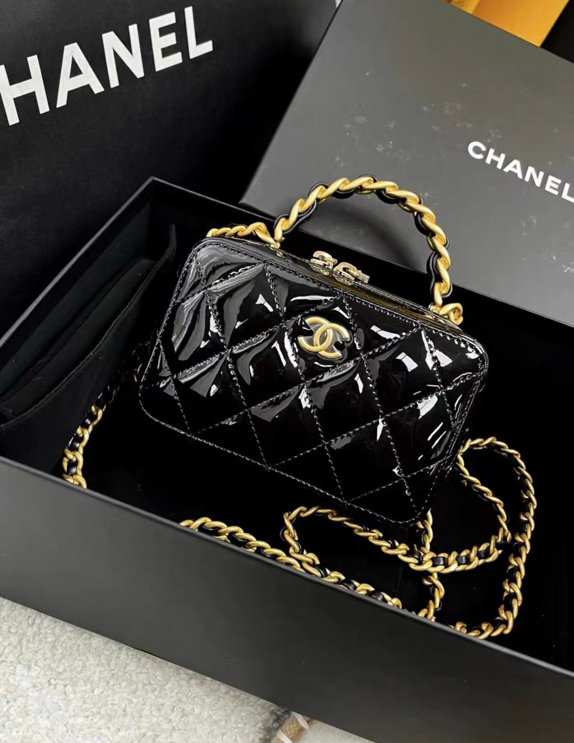 Chanel Chanel 22 Shoulder Bag - Rovelle Bags