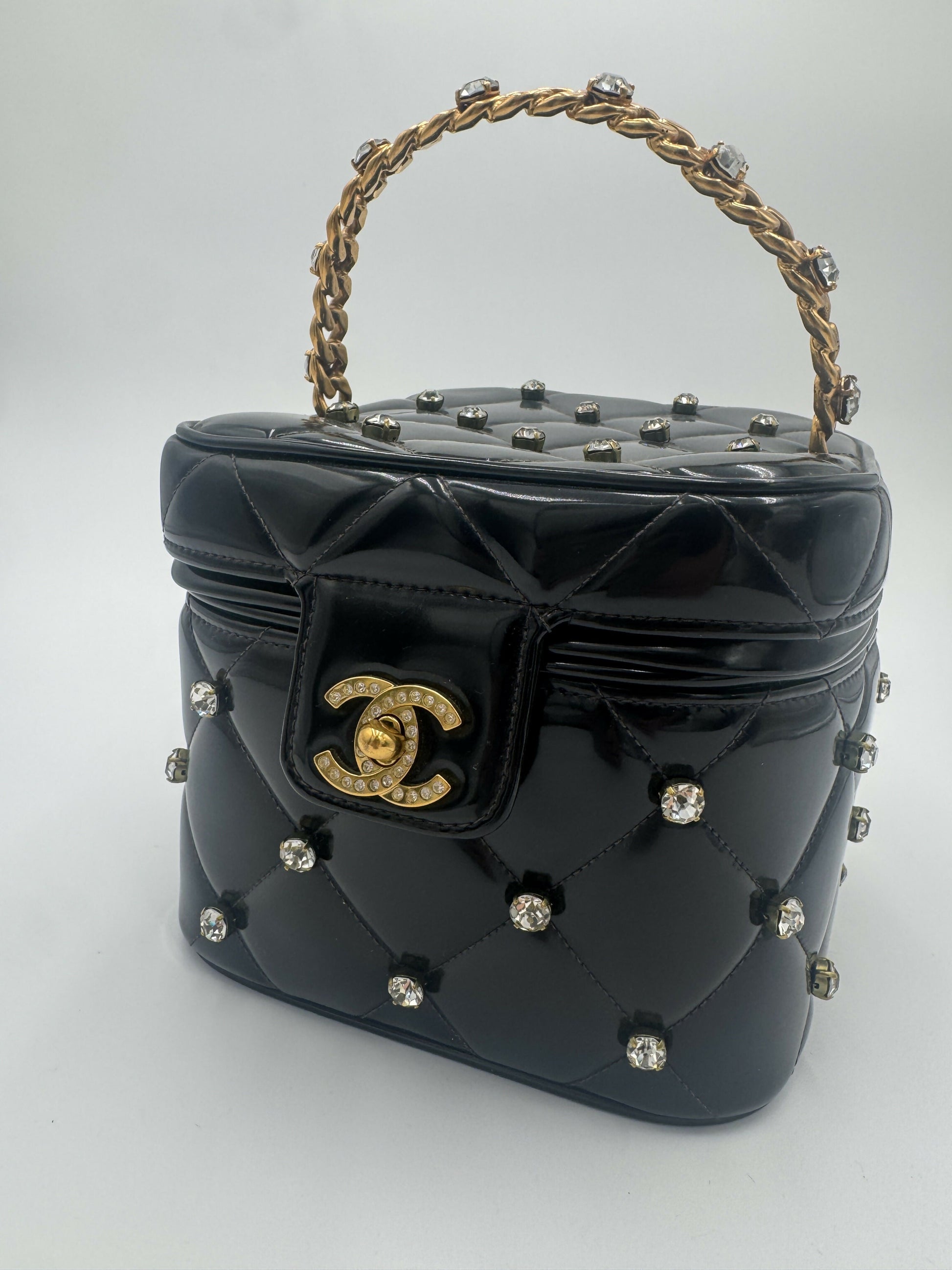 Chanel Chanel 19 Shoulder Bag - Rovelle Bags