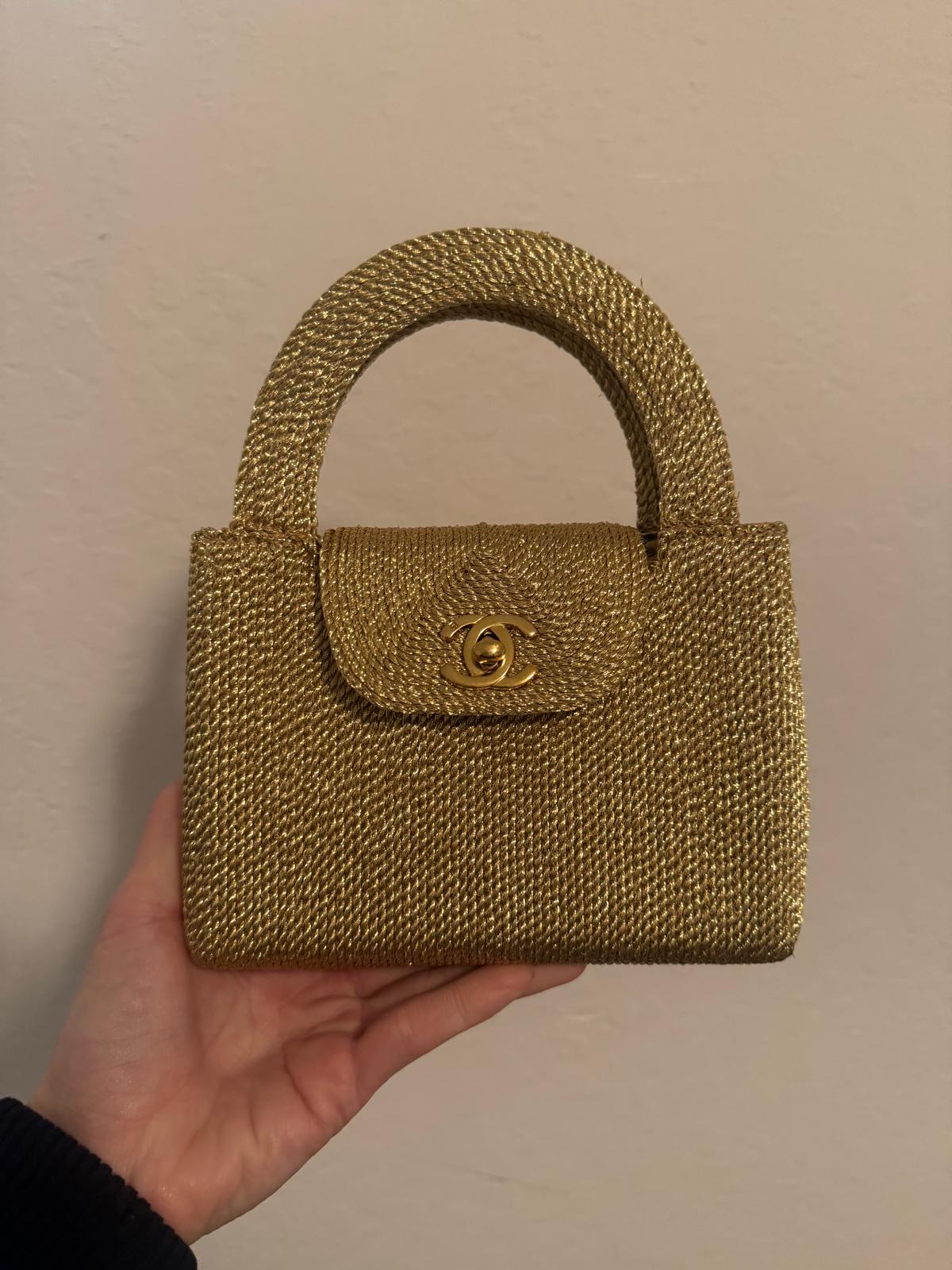 Chanel Chanel 19 Shoulder Bag - Rovelle Bags