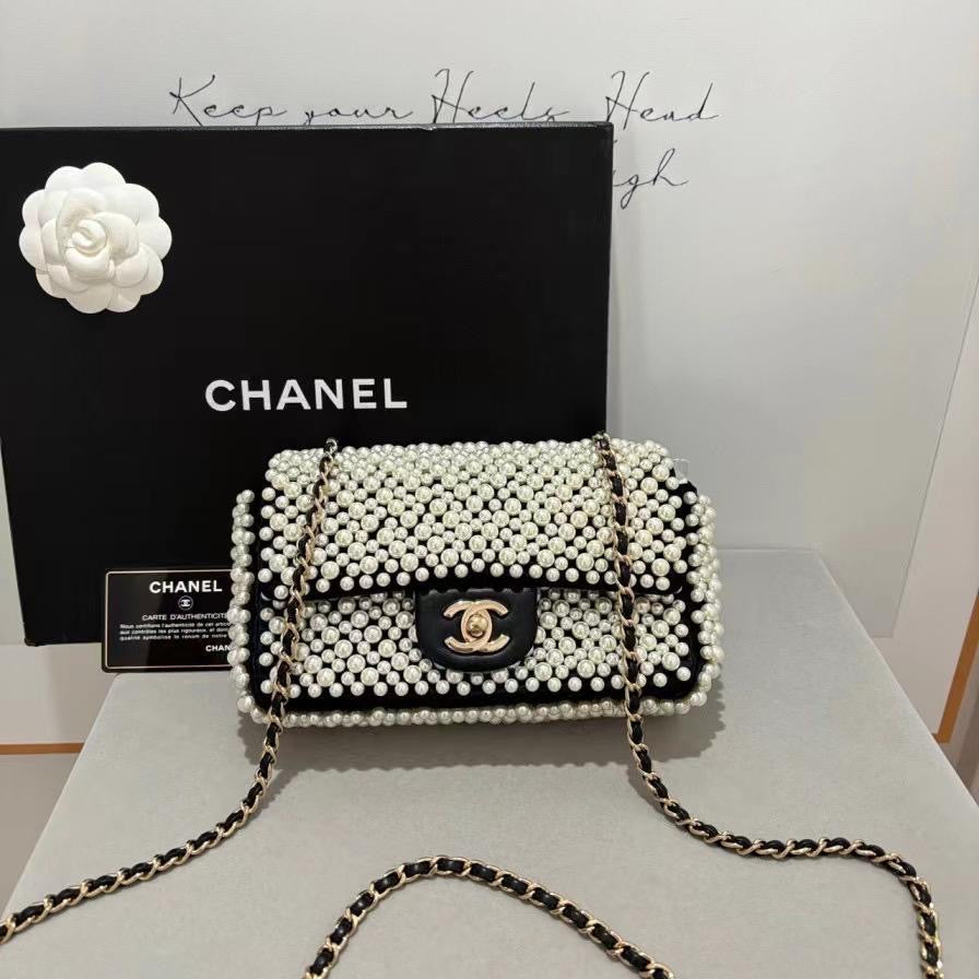 Chanel Chanel 19 Shoulder Bag - Rovelle Bags