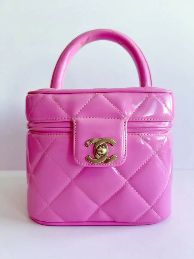 Chanel Chanel 19 Shoulder Bag - Rovelle Bags