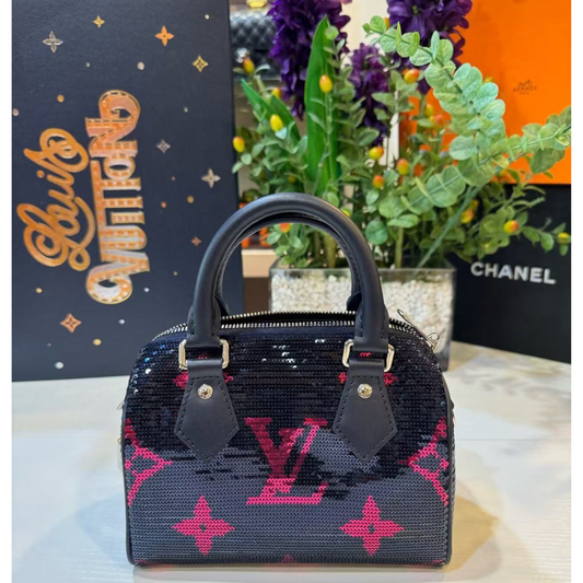 LOUIS VUITTON<br> Bandouliere 18
