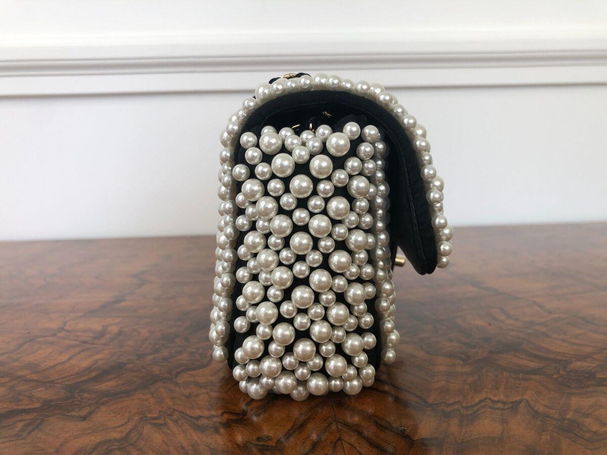 Chanel Chanel 19 Shoulder Bag - Rovelle Bags
