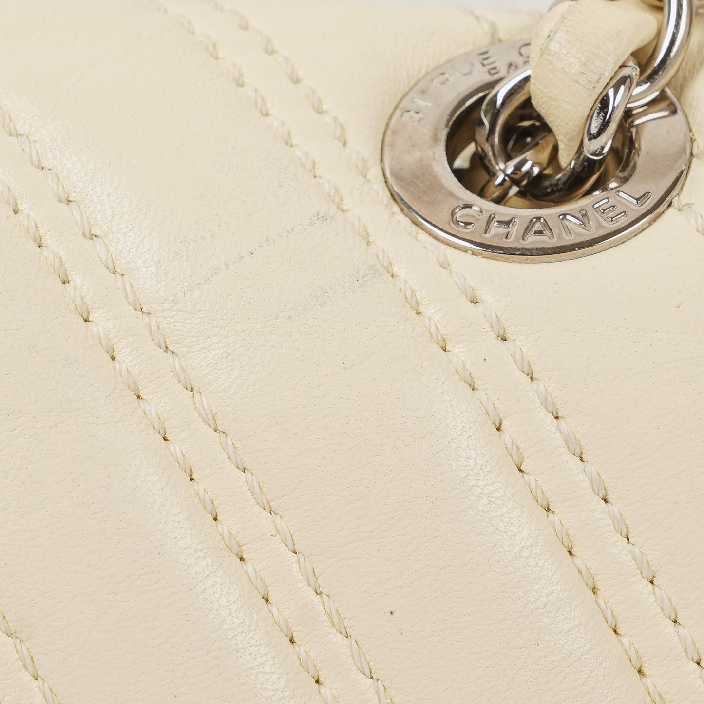 Chanel Chevron Quilted Leather Shoulder Bag With Silver-Tone Hardware
