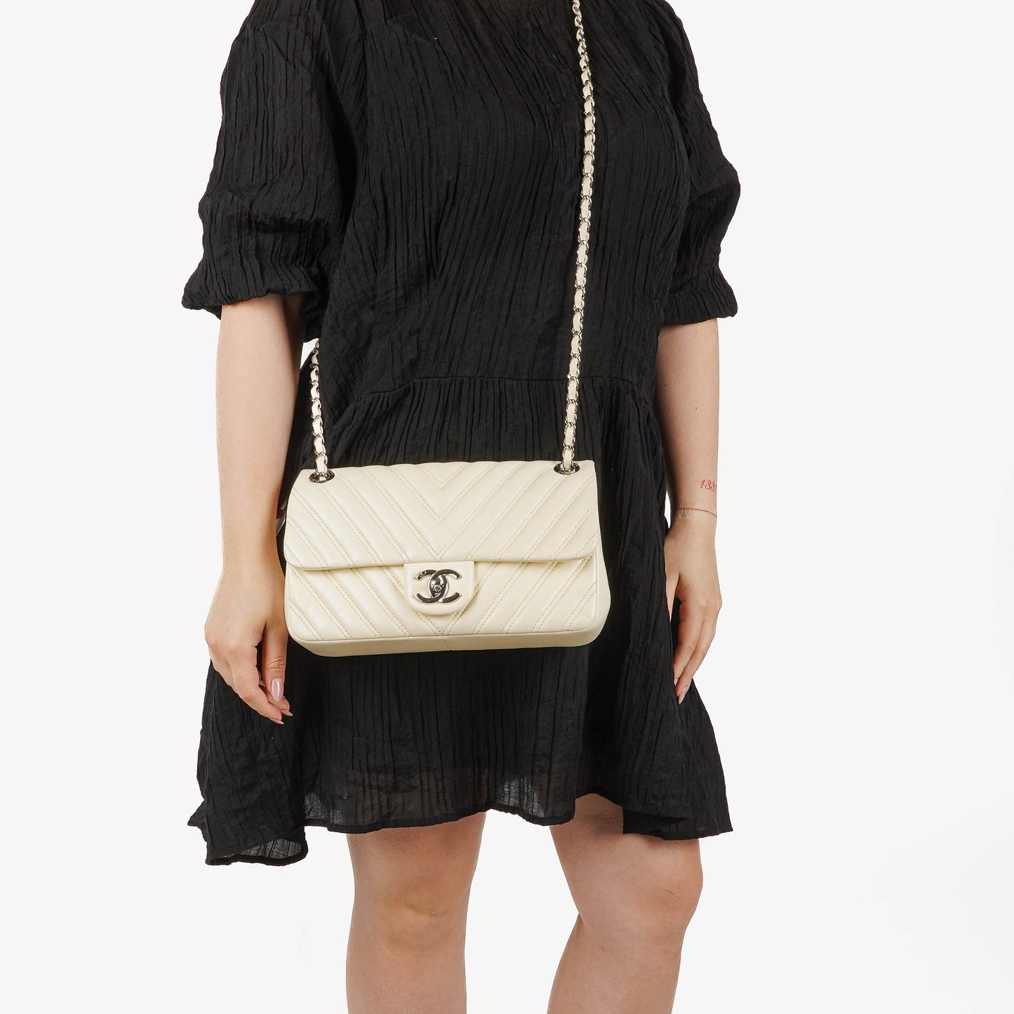 Chanel Chevron Quilted Leather Shoulder Bag With Silver-Tone Hardware