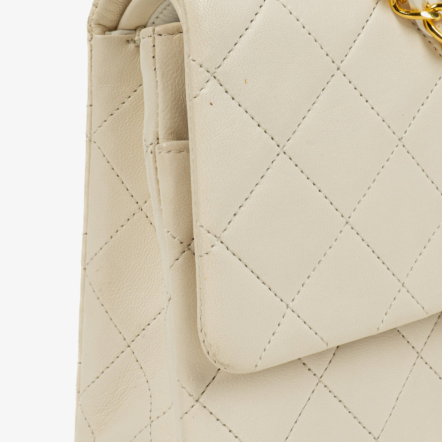 Chanel Medium Classic  Double Flap Bag In White Quilted Lambskin And 24K Gold-Plated Hardware