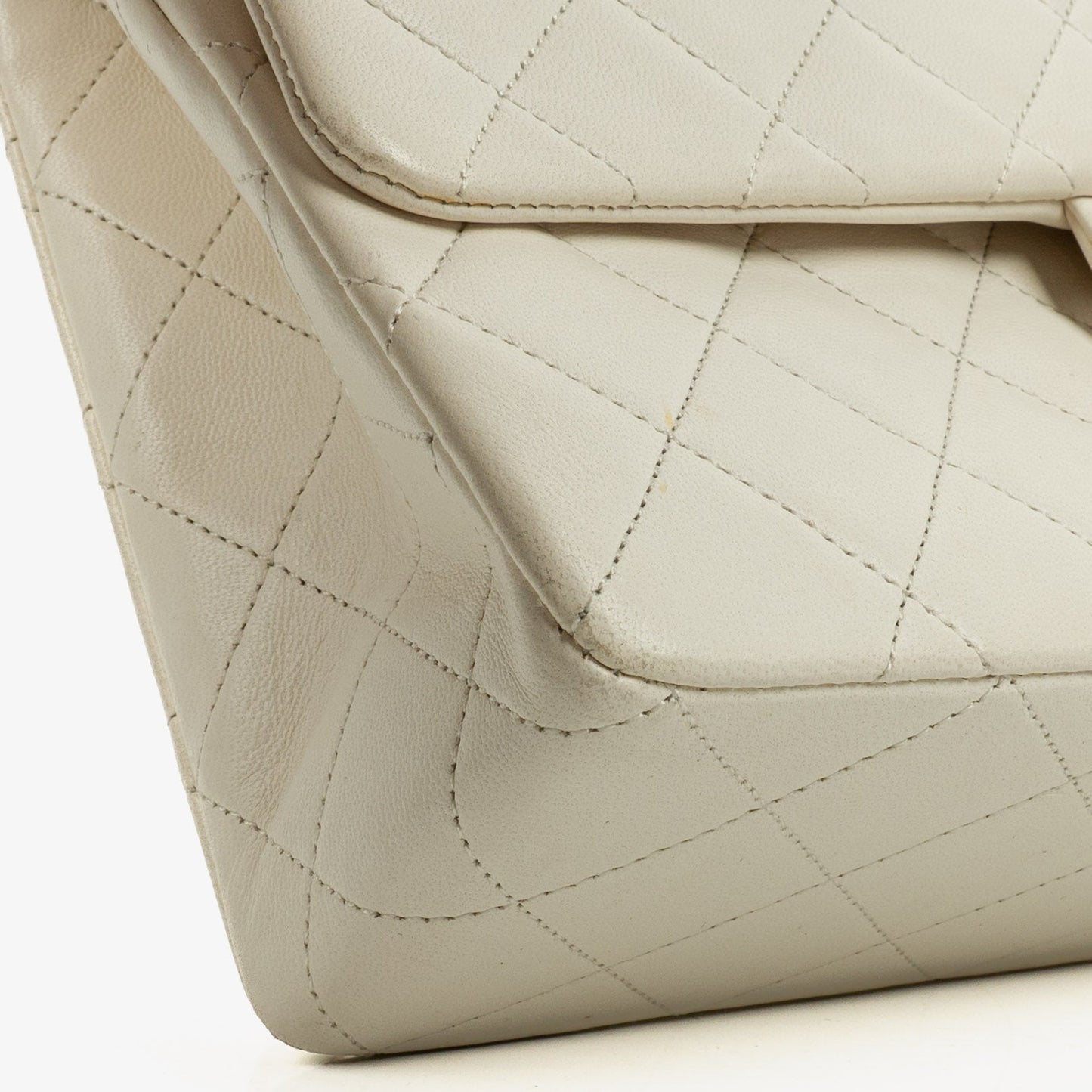 Chanel Medium Classic  Double Flap Bag In White Quilted Lambskin And 24K Gold-Plated Hardware