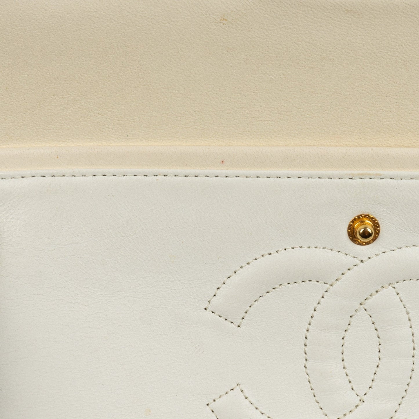 Chanel Medium Classic  Double Flap Bag In White Quilted Lambskin And 24K Gold-Plated Hardware