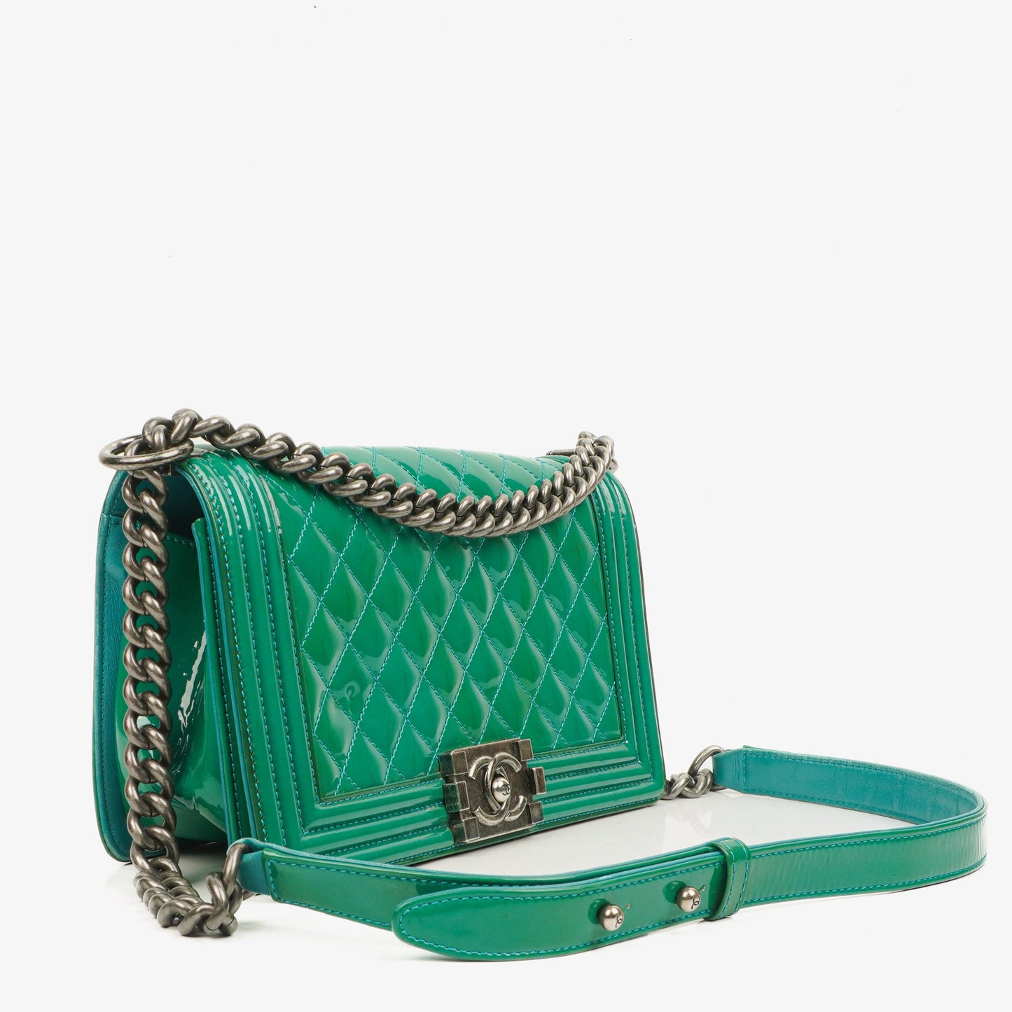 Chanel Old Medium Boy Flap Bag Green Patent Leather Ruthenium Hardware