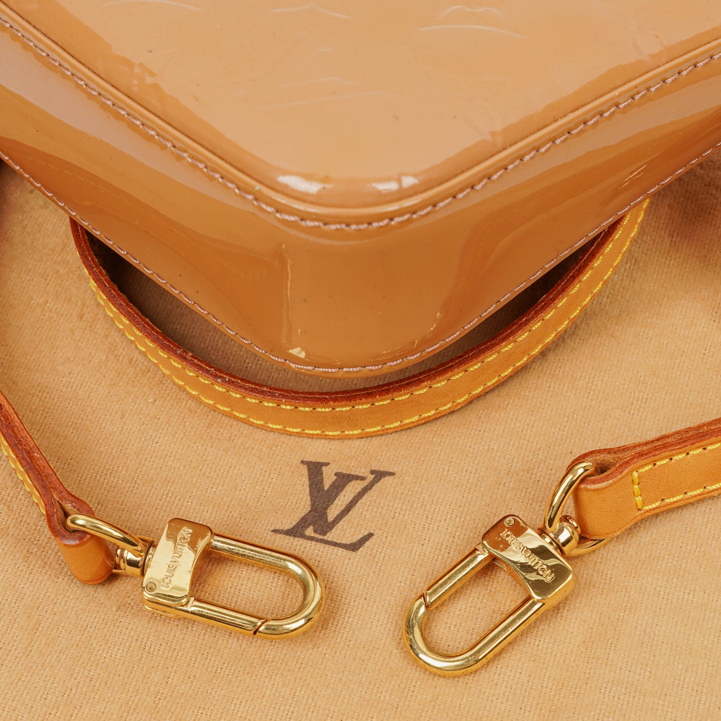 Louis Vuitton Vernis Pochette Accessories NM Rose Velours