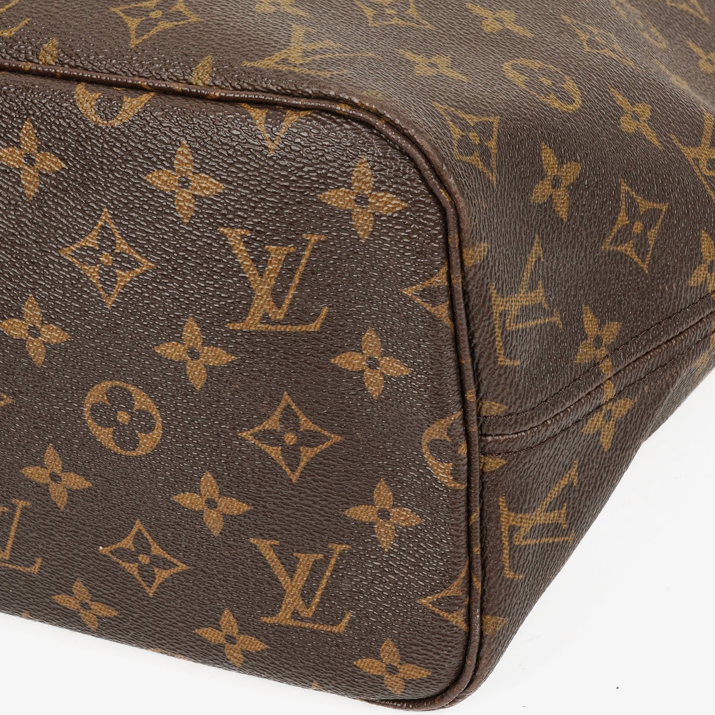Louis Vuitton Neverfull MM Tote Bag in Monogram Canvas