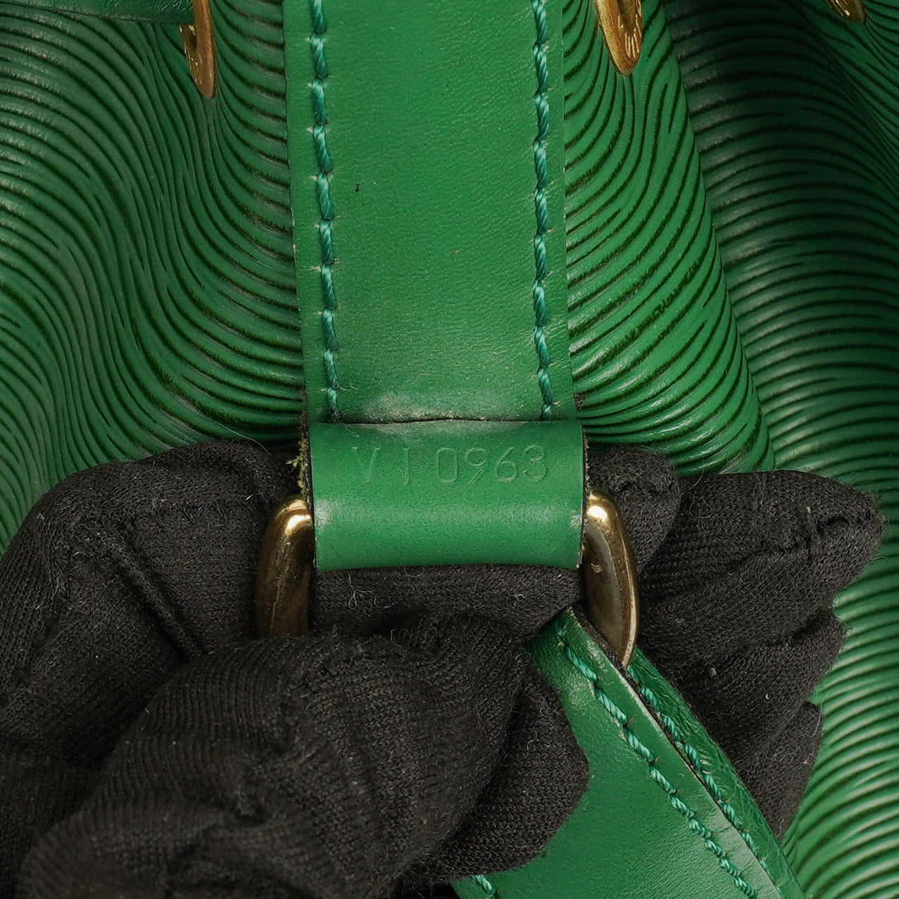 Authentic Louis Vuitton Noe Grande GM Green Epi Leather Shoulder Bag