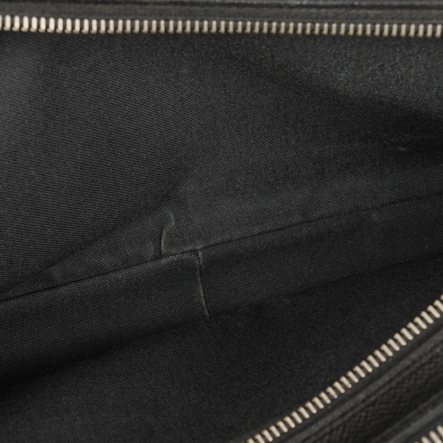 Louis Vuitton Black Taiga Leather Neo Pavel Clutch