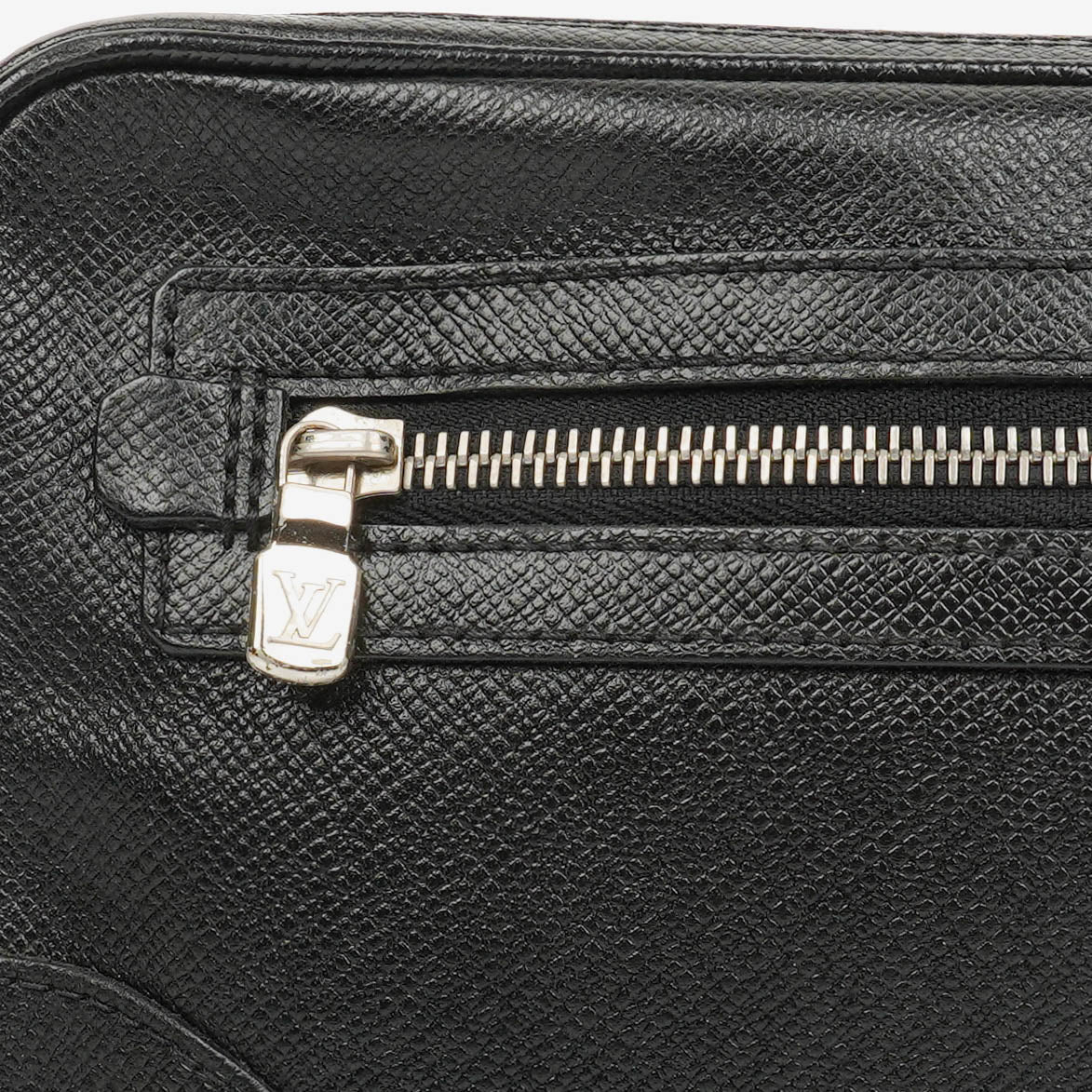 Louis Vuitton Black Taiga Leather Neo Pavel Clutch