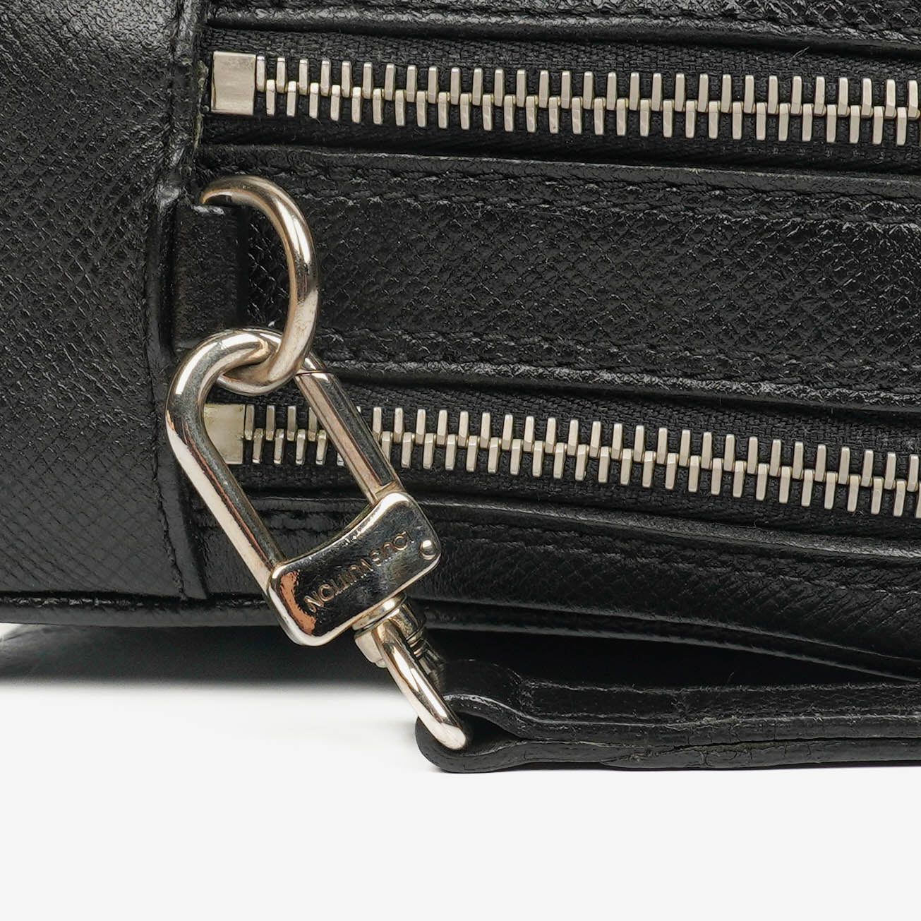 Louis Vuitton Black Taiga Leather Neo Pavel Clutch