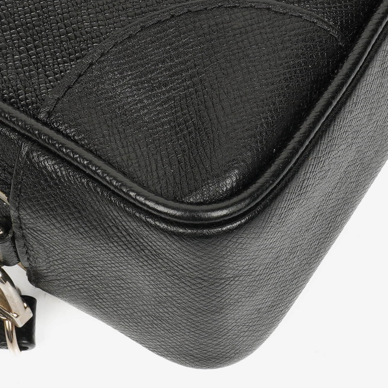 Louis Vuitton Black Taiga Leather Neo Pavel Clutch