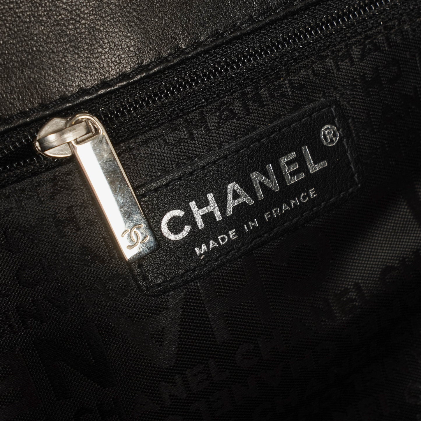 Chanel East West Chocolate Bar CC Patent Leather Shouder Bag Silver-Tone Hardware