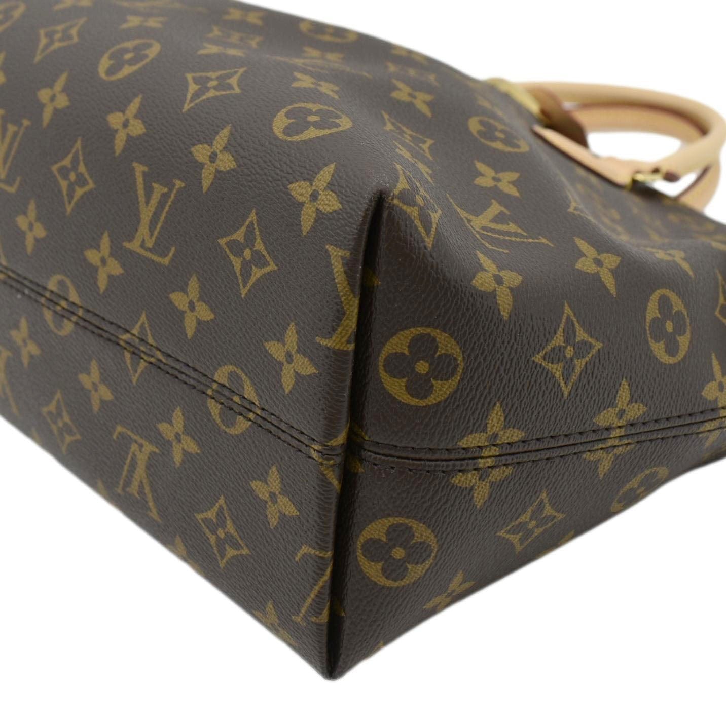 CHANEL Egyptian Amulet Round Quilted Metallic Lambskin Chain Clutch Crossbody Bag Gold