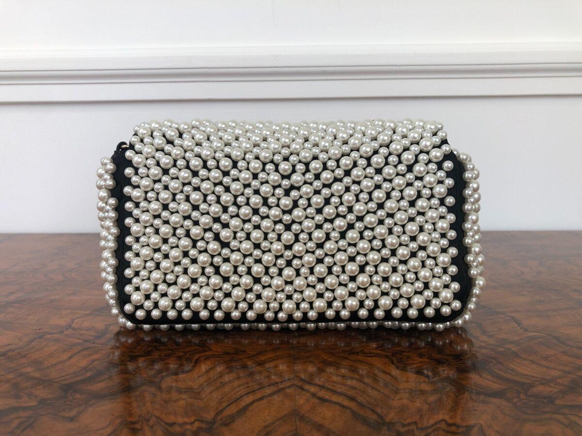 Chanel Chanel 19 Shoulder Bag - Rovelle Bags