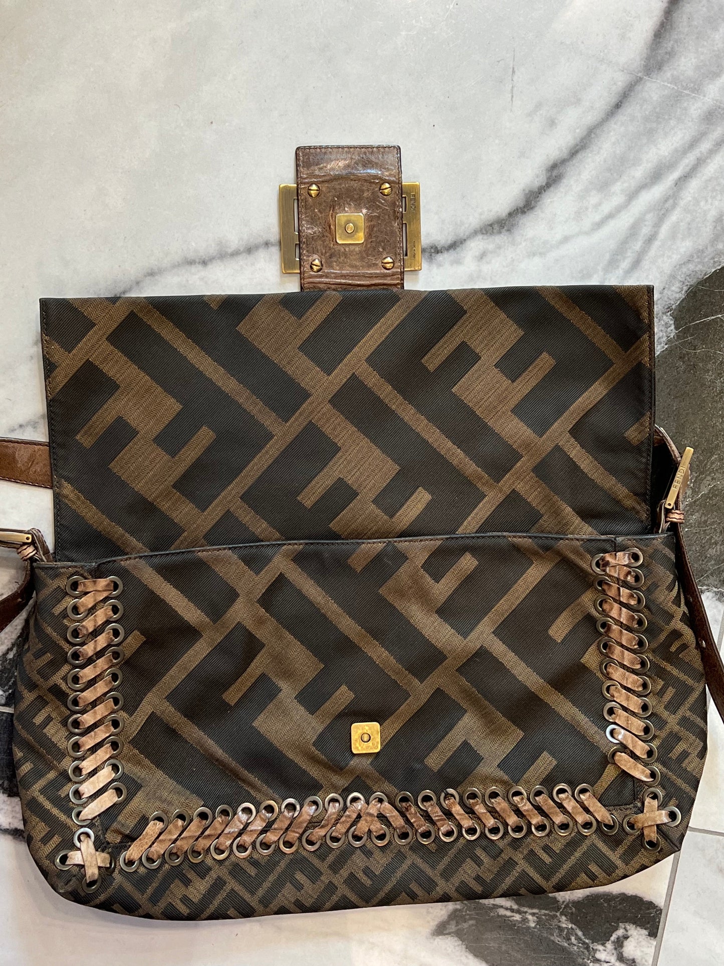 FENDI MAXI BAGUETTE SHOULDER BAG