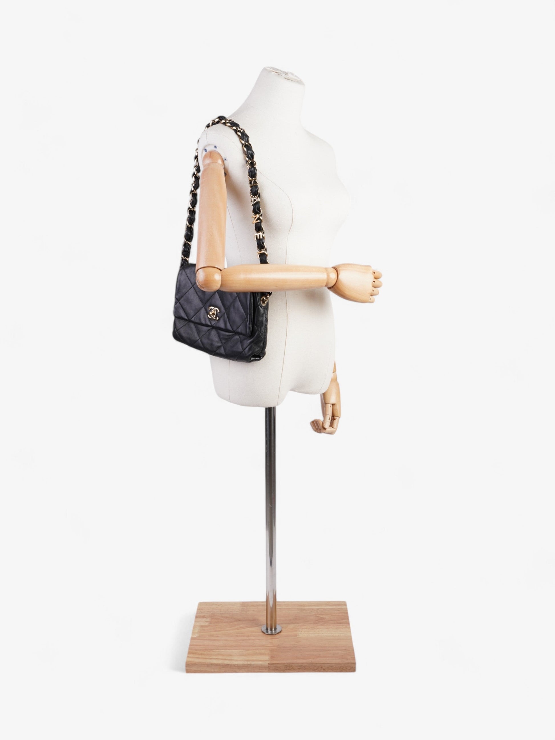 Chanel Chanel 19 Shoulder Bag - Rovelle Bags