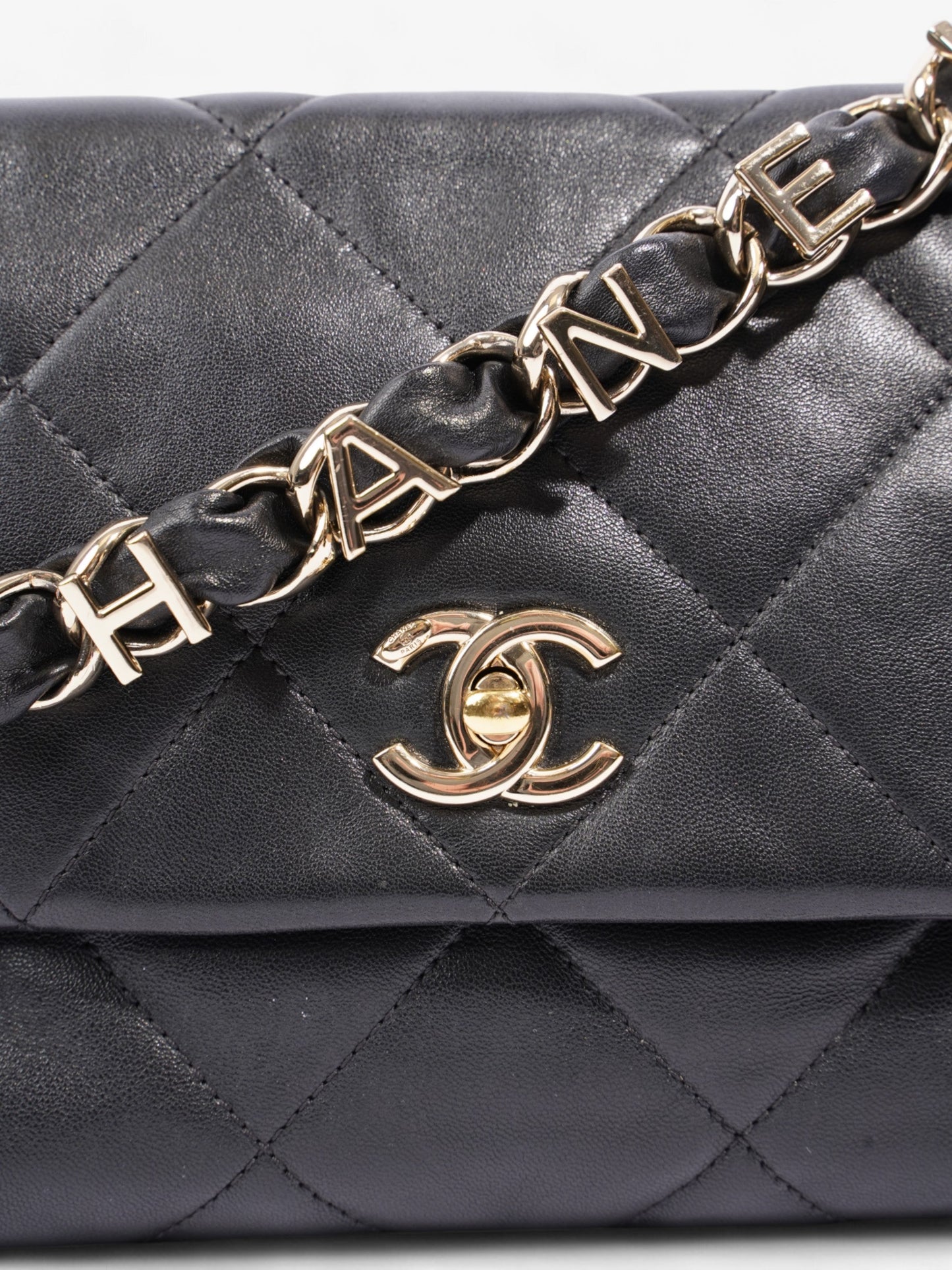 Chanel Chanel 19 Shoulder Bag - Rovelle Bags