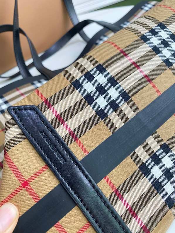 Burberry Giant Reversible Tote Bag - Rovelle Bags