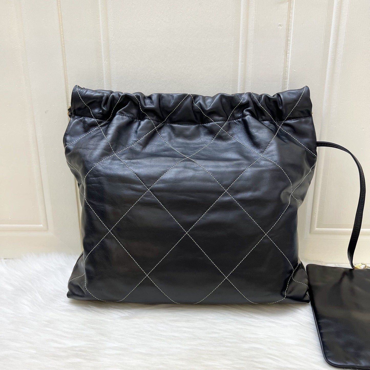 Chanel 22 Medium Hobo Handbag - Rovelle Bags
