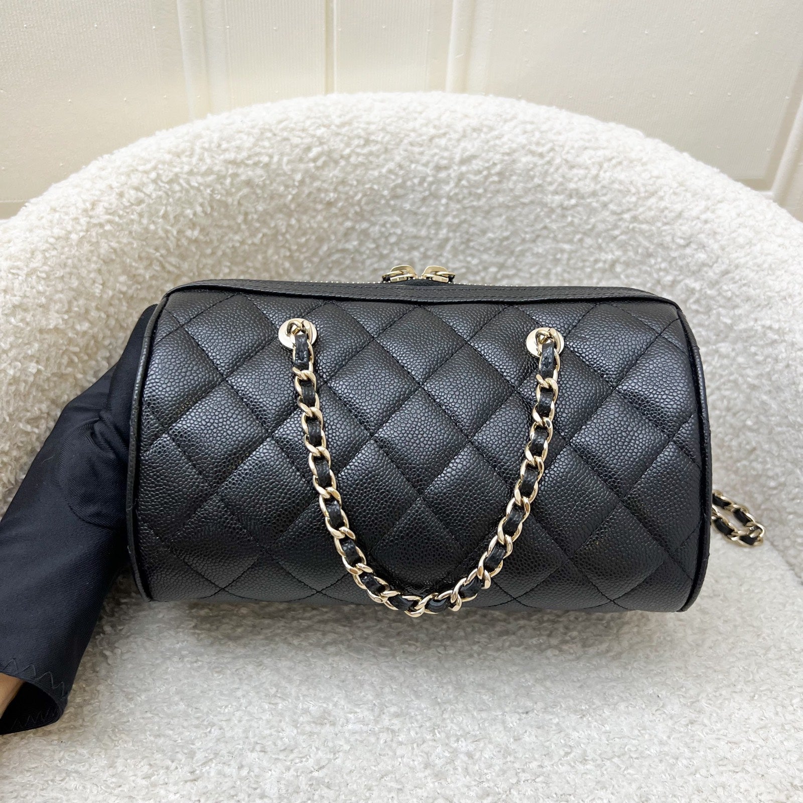 Chanel [Below Retail Deal!] Chanel 25P Handbag - Rovelle Bags