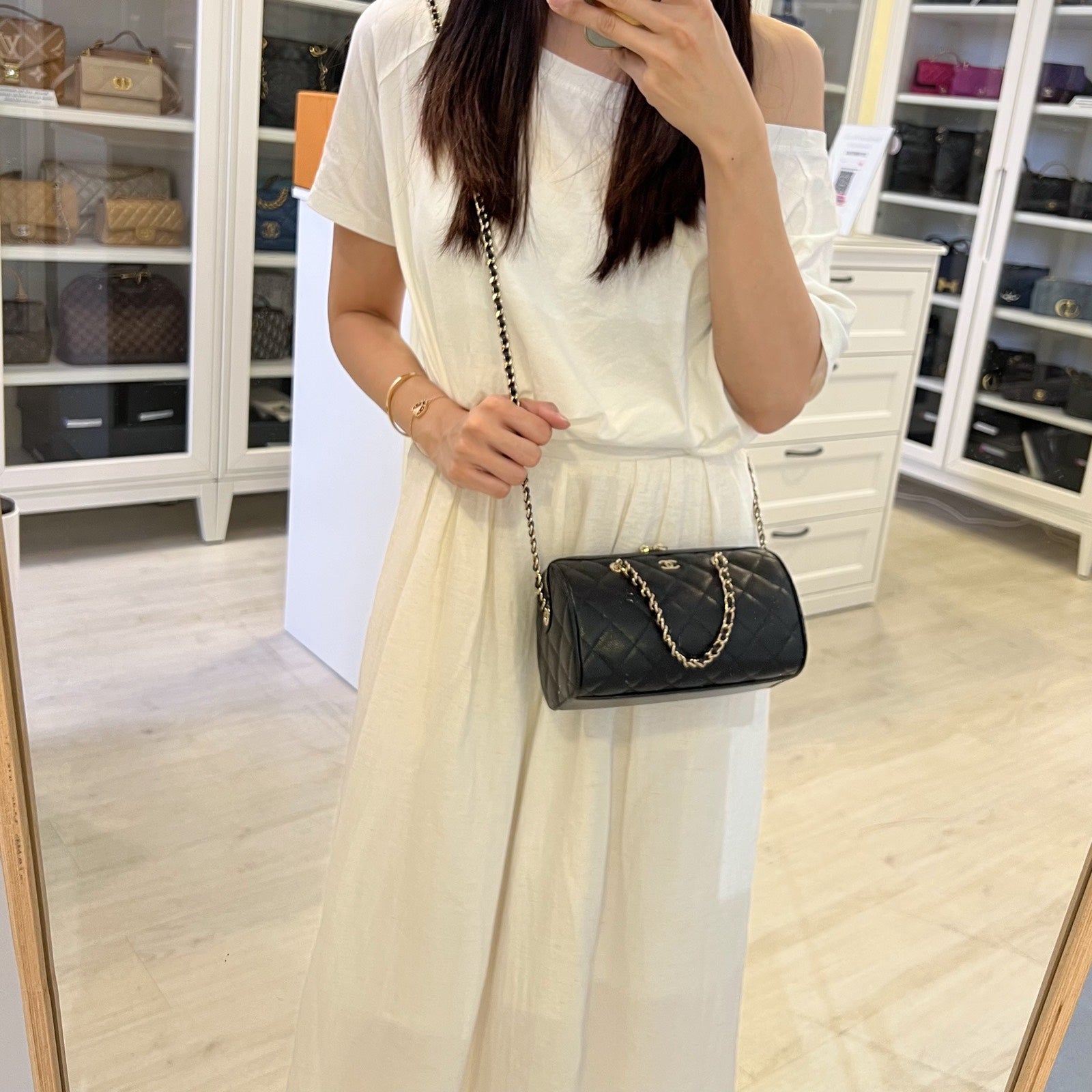 Chanel [Below Retail Deal!] Chanel 25P Handbag - Rovelle Bags