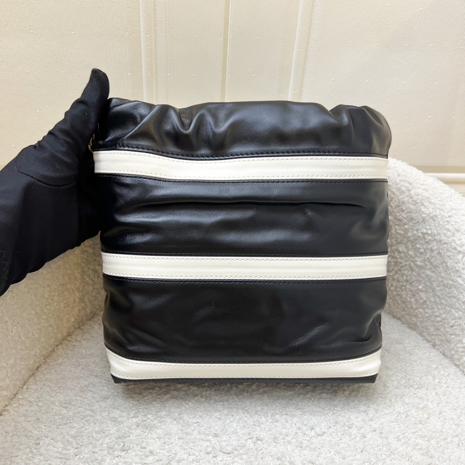 Chanel 22 Mini Hobo Handbag - Rovelle Bags