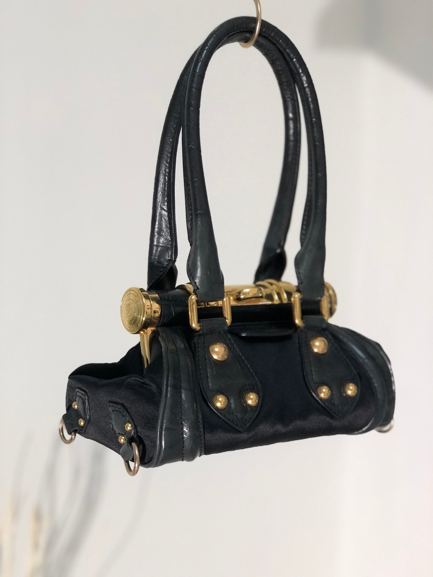 CELINE Triomphe Crocodile embossed Satin Clasp Handbag Black Old CELINE