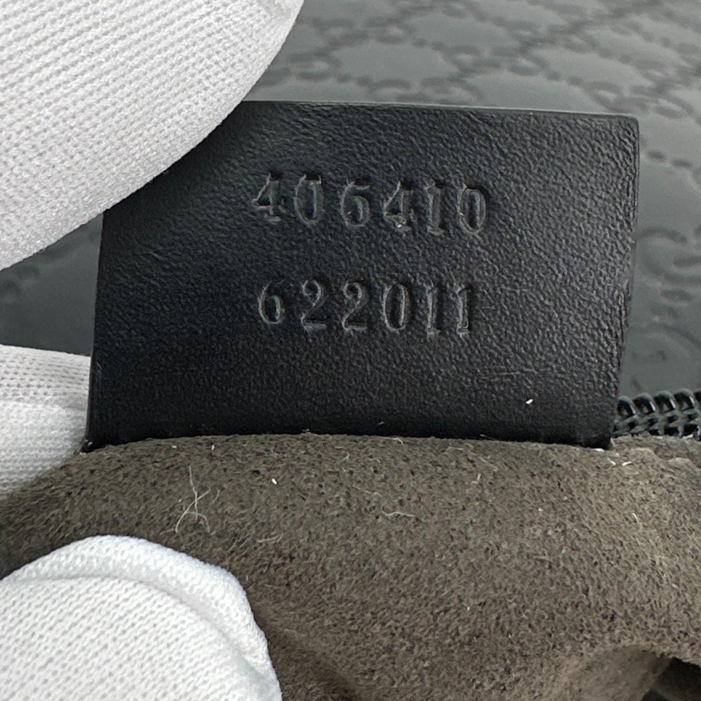 GUCCI GG Signature Leather Messenger Bag Black 406410