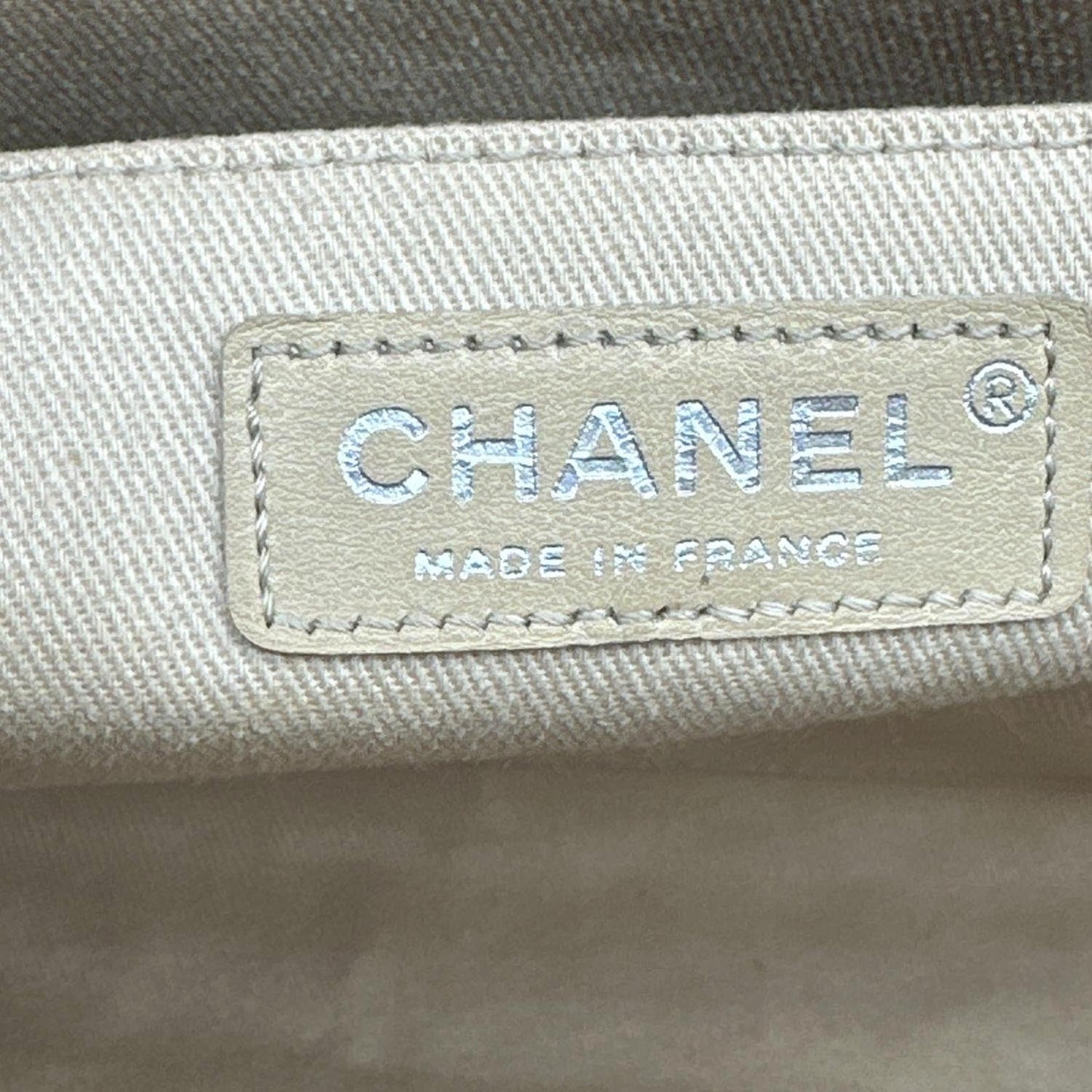 CHANEL Business Flap Quilted Calfskin Leather Crossbody Bag Red