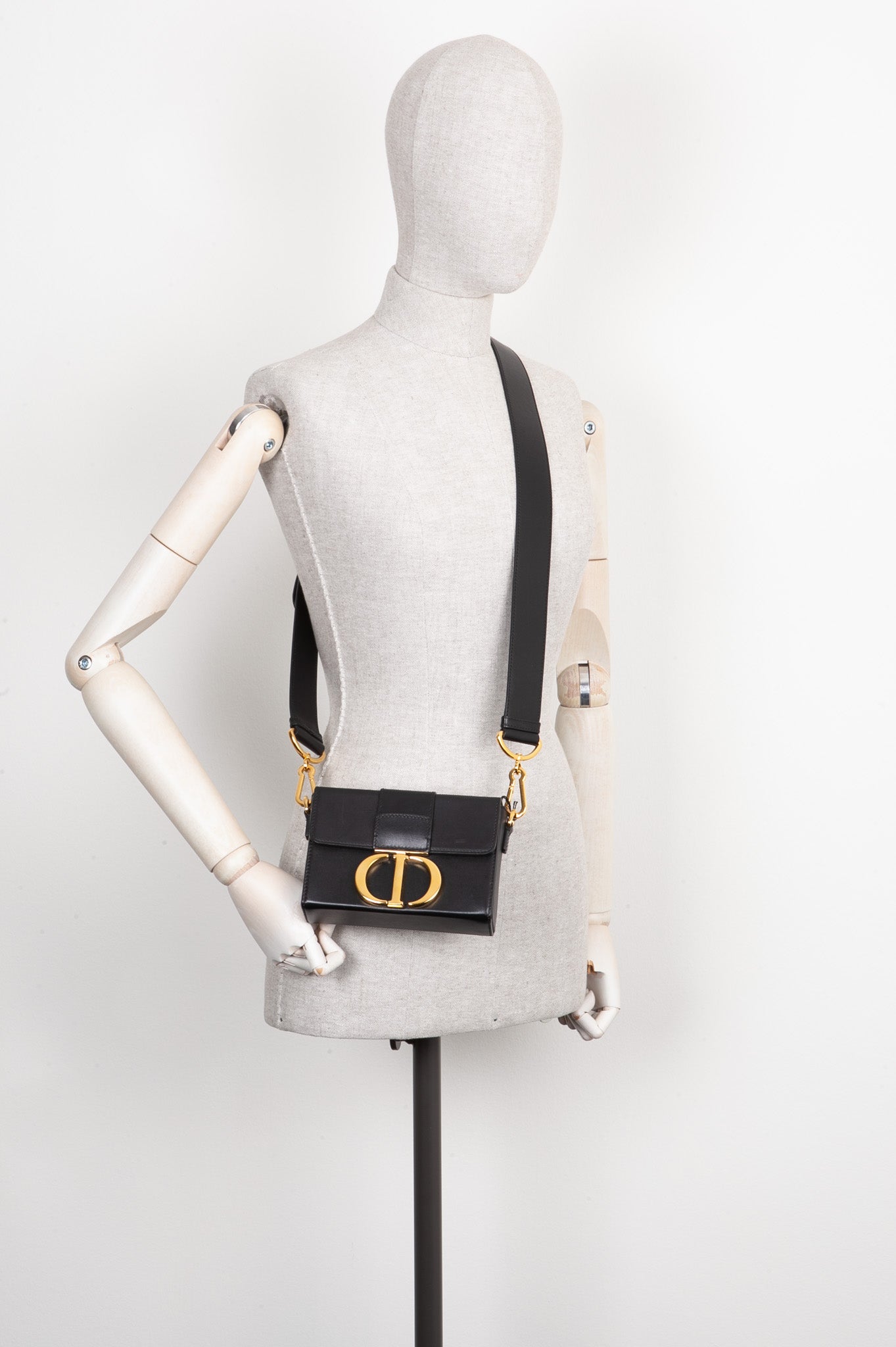 Dior 30 Montaigne Shoulder Bag - Rovelle Bags