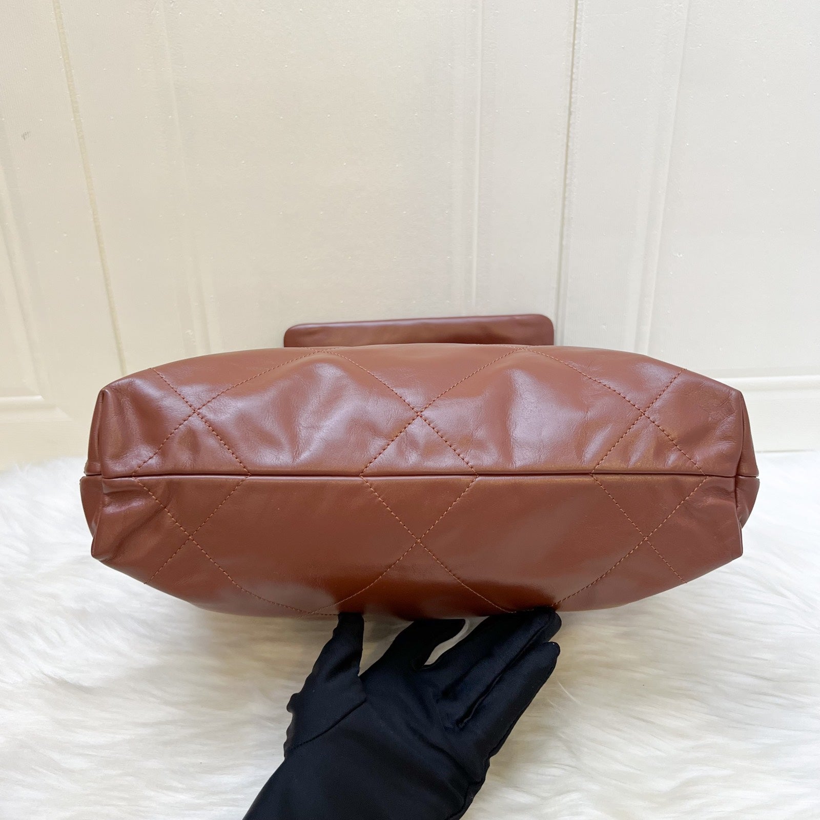 Chanel 22 Small Hobo Handbag - Rovelle Bags