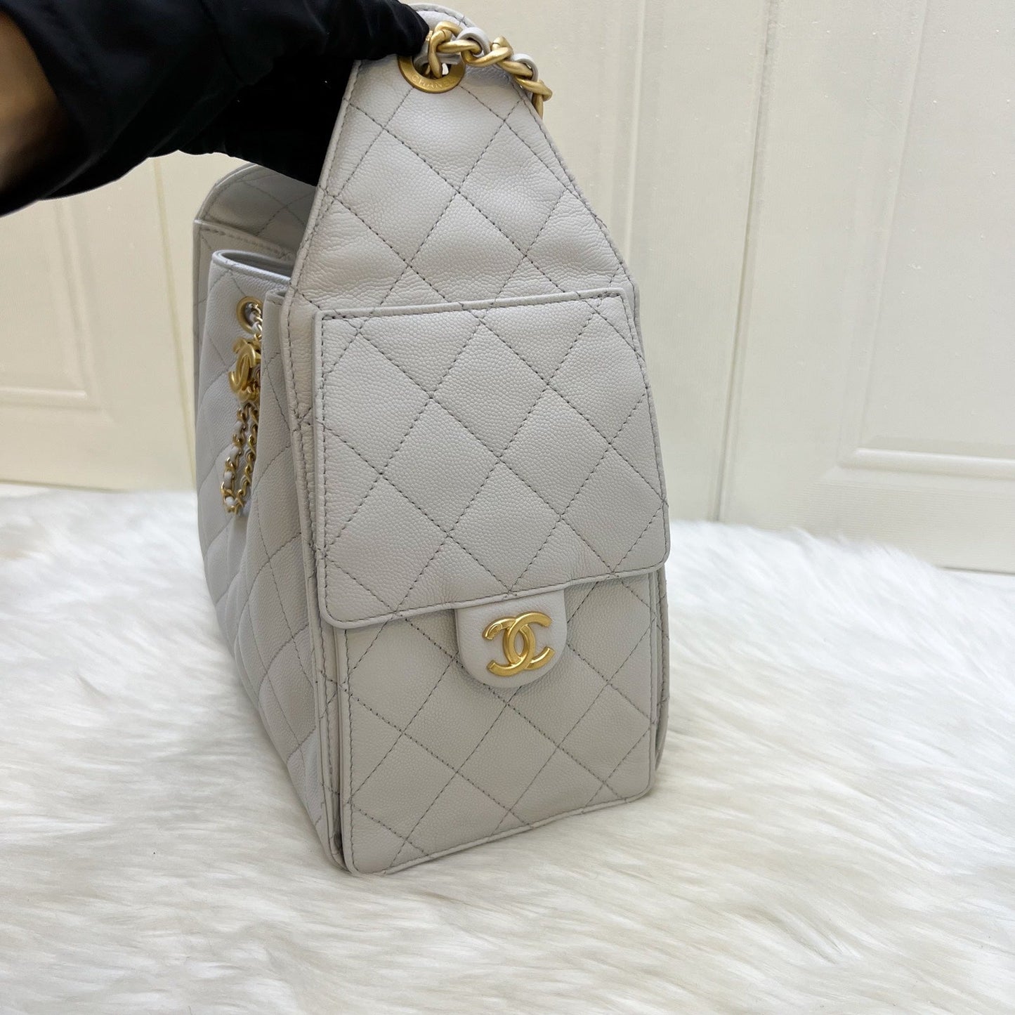 Chanel [Un - June 2025] Chanel Hobo Bag - Rovelle Bags
