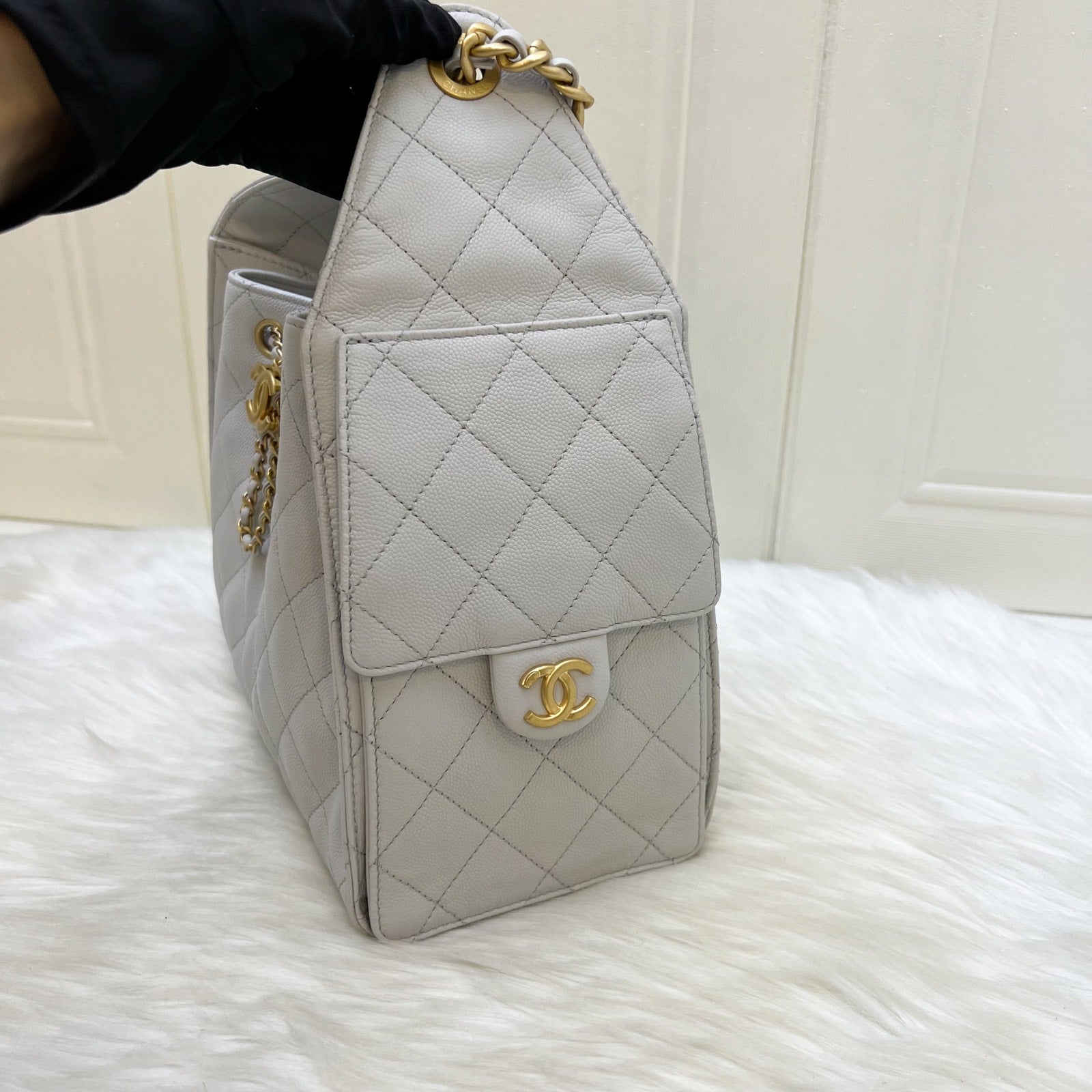 Chanel [Un - June 2025] Chanel Hobo Bag - Rovelle Bags