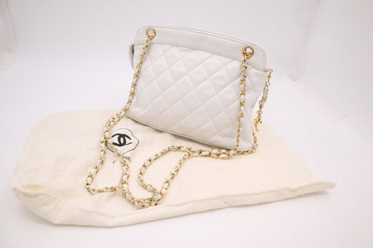 Chanel Shoulder Bag in White MattelassÃÂ© Leather