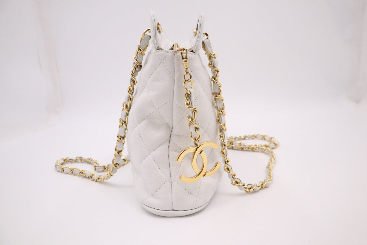 Chanel Shoulder Bag in White MattelassÃÂ© Leather