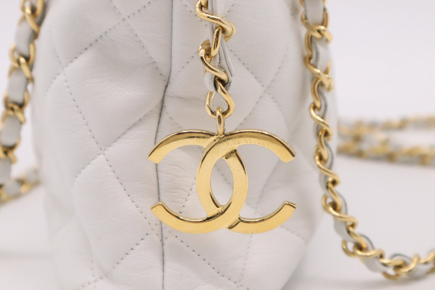 Chanel Shoulder Bag in White MattelassÃÂ© Leather