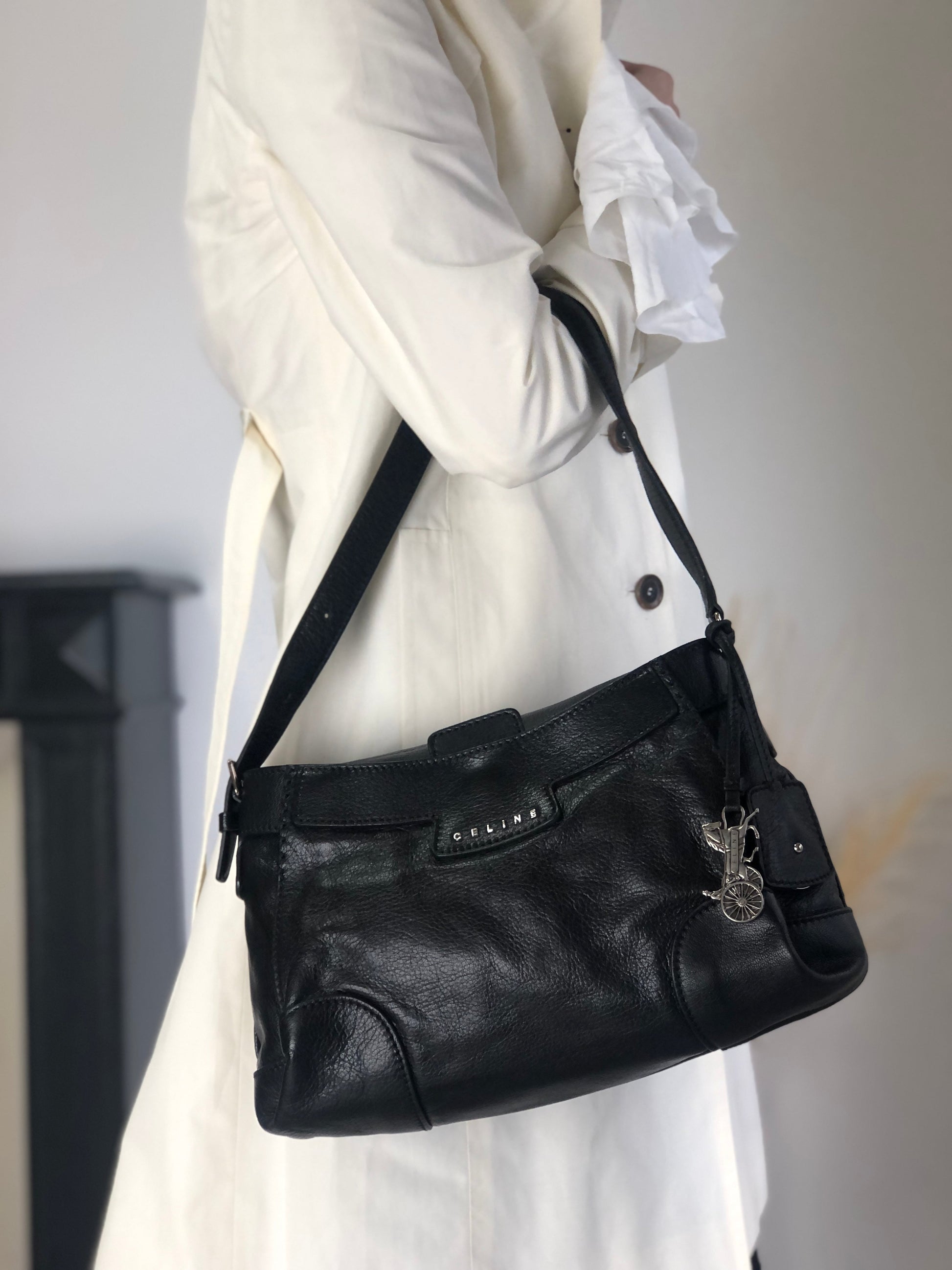 CELINE Horse Carriage Shoulder bag Black 6inwsp