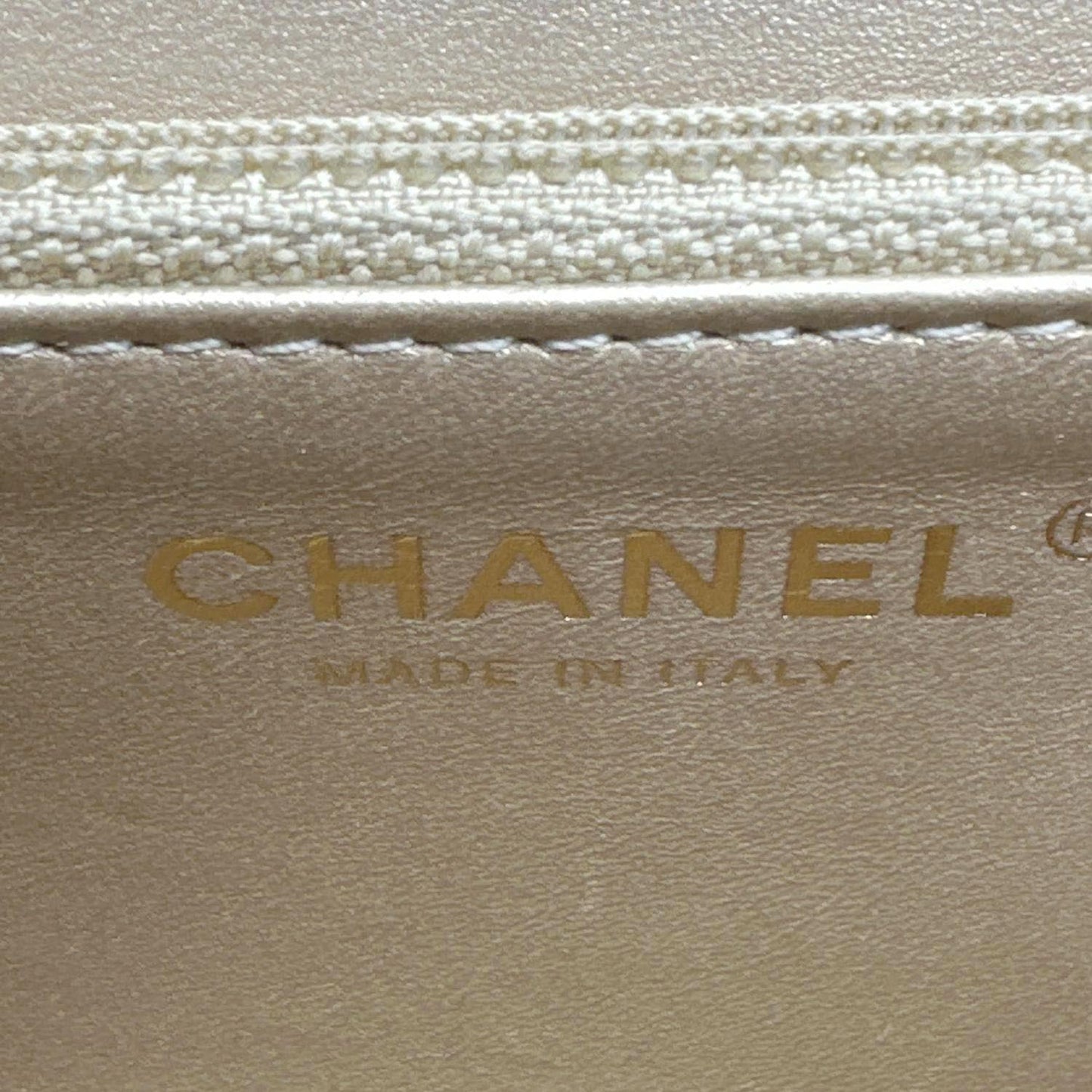 CHANEL Chic Pearls Flap Quilted Leather Shoulder Bag Off White