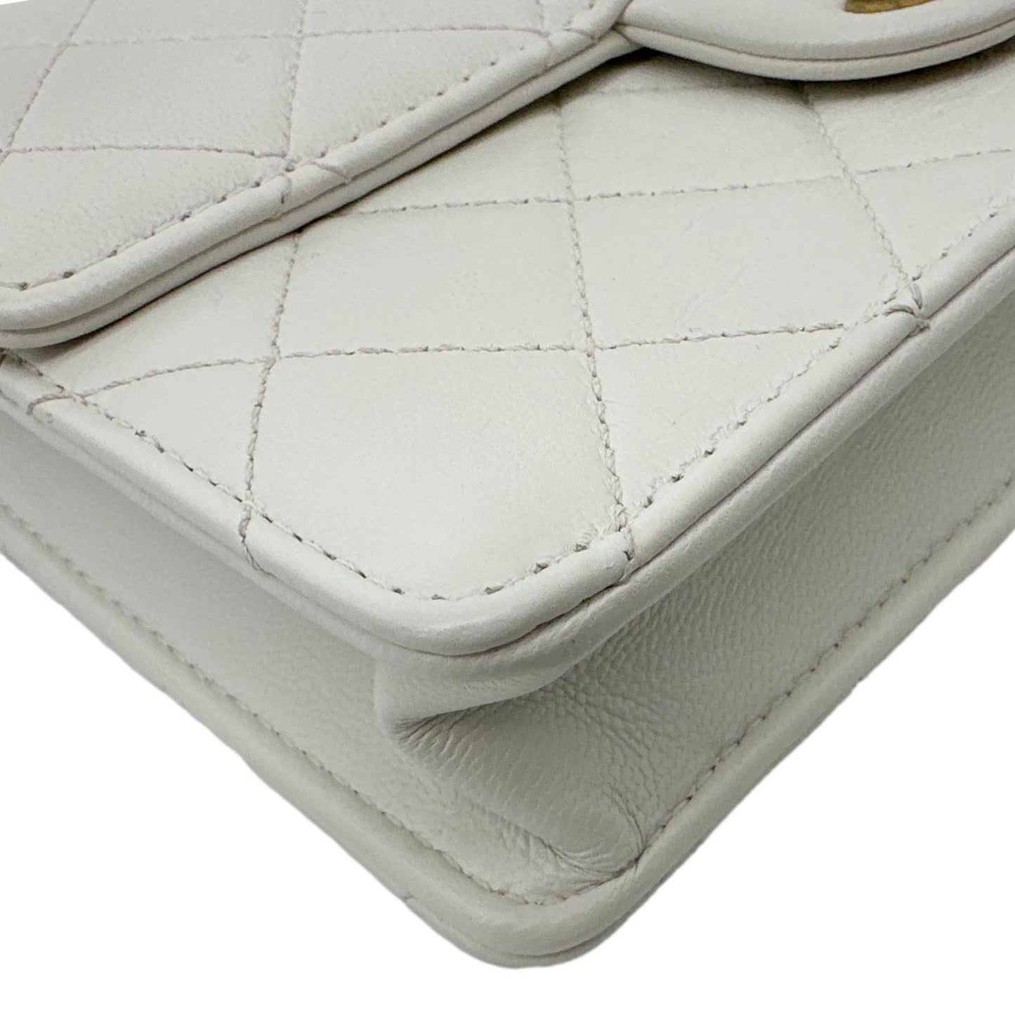 CHANEL Chic Pearls Flap Quilted Leather Shoulder Bag Off White