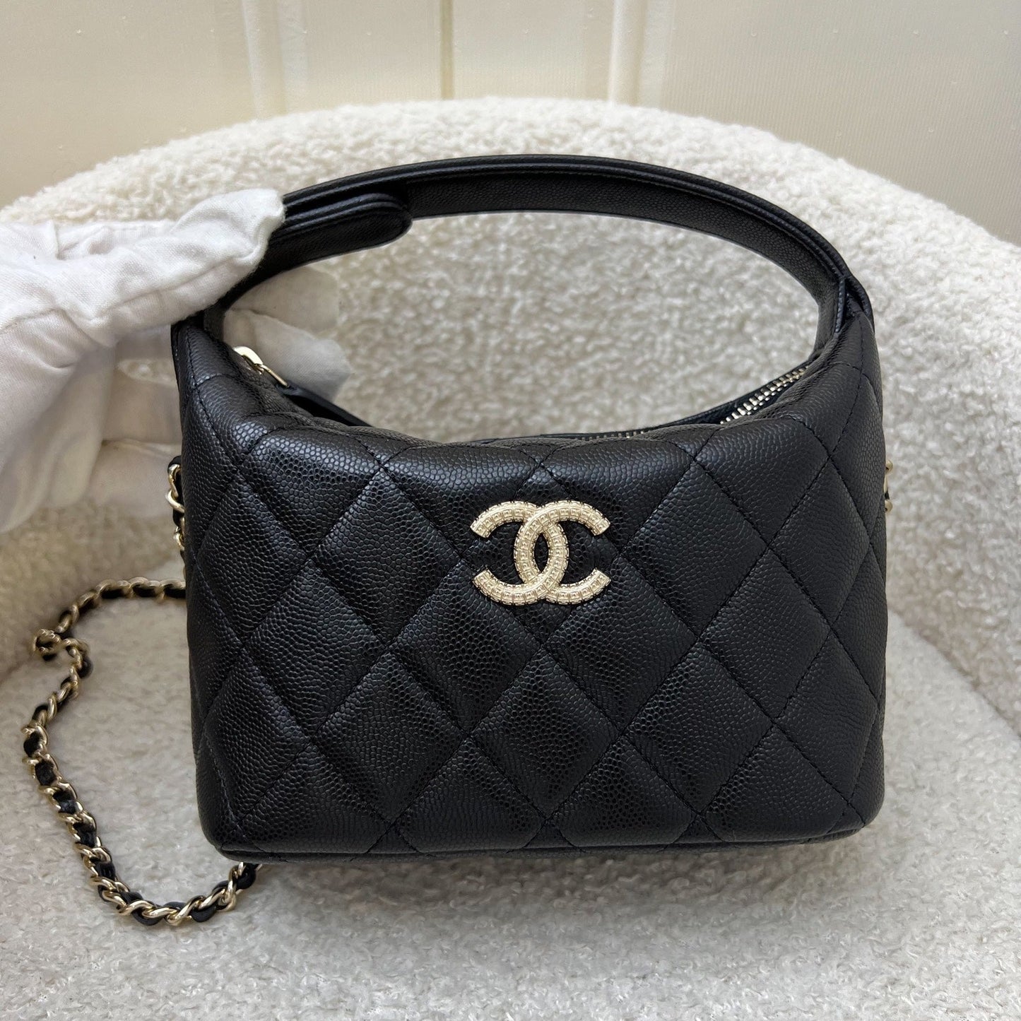 Chanel 25A Quilted Hobo Clutch on Shoulder Bag - Rovelle Bags
