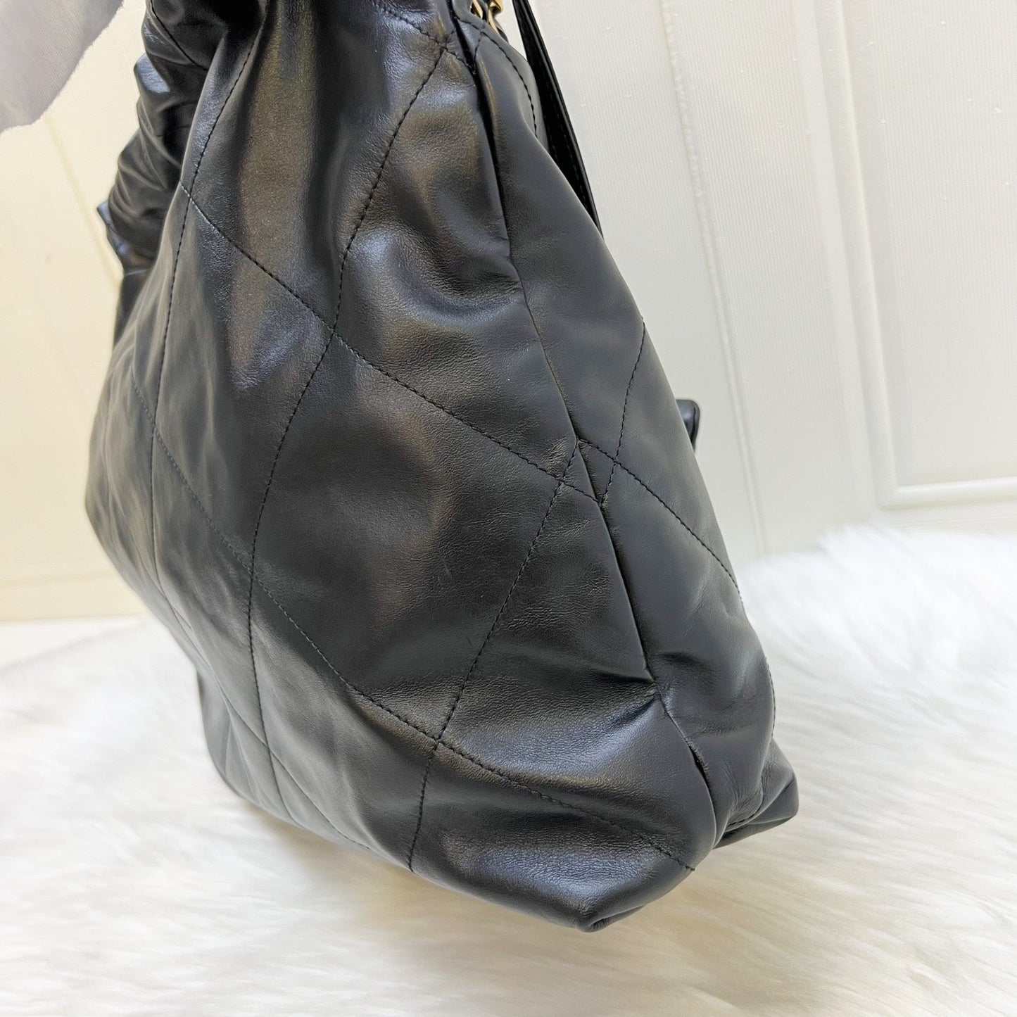 Chanel 22 Medium Hobo Handbag - Rovelle Bags